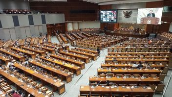 Indonesia Memasuki COVID-19 Gelombang 3, AKD di DPR Lockdown