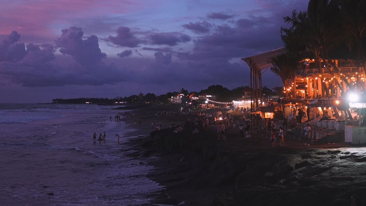 La police de Bali dit au sujet de la polémique du club de plage déclenche un incendie lors de cérémonies autochtones