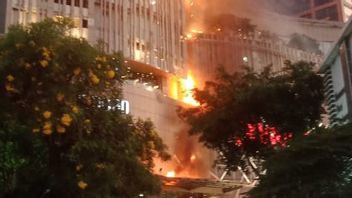 The Biggest Mall In East Java Tunjungan Plaza Burns, Bronto Skylift Deployed