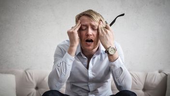 Alert, This Is The Type Of Headache That Becomes A Hazard