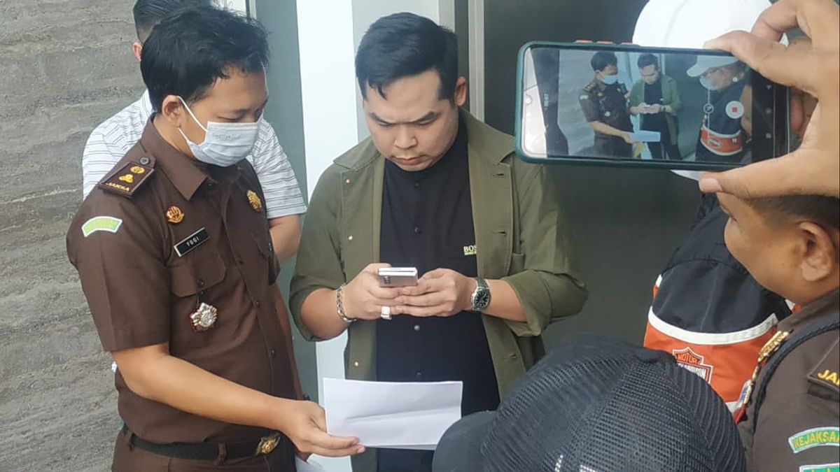 Finally, The Prosecutor Detained JET Defendant Of Obscene SPI Student In Batu City, Forcibly Picked Up From Residence In Citraland, Surabaya