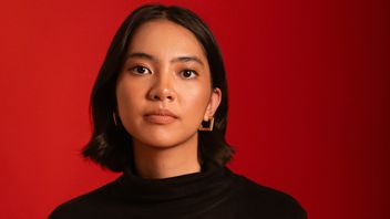 Dere Suguhkan <i>Berbunga</i> sebagai Album Kedua: Melodi Jatuh Cinta dan Patah Hati