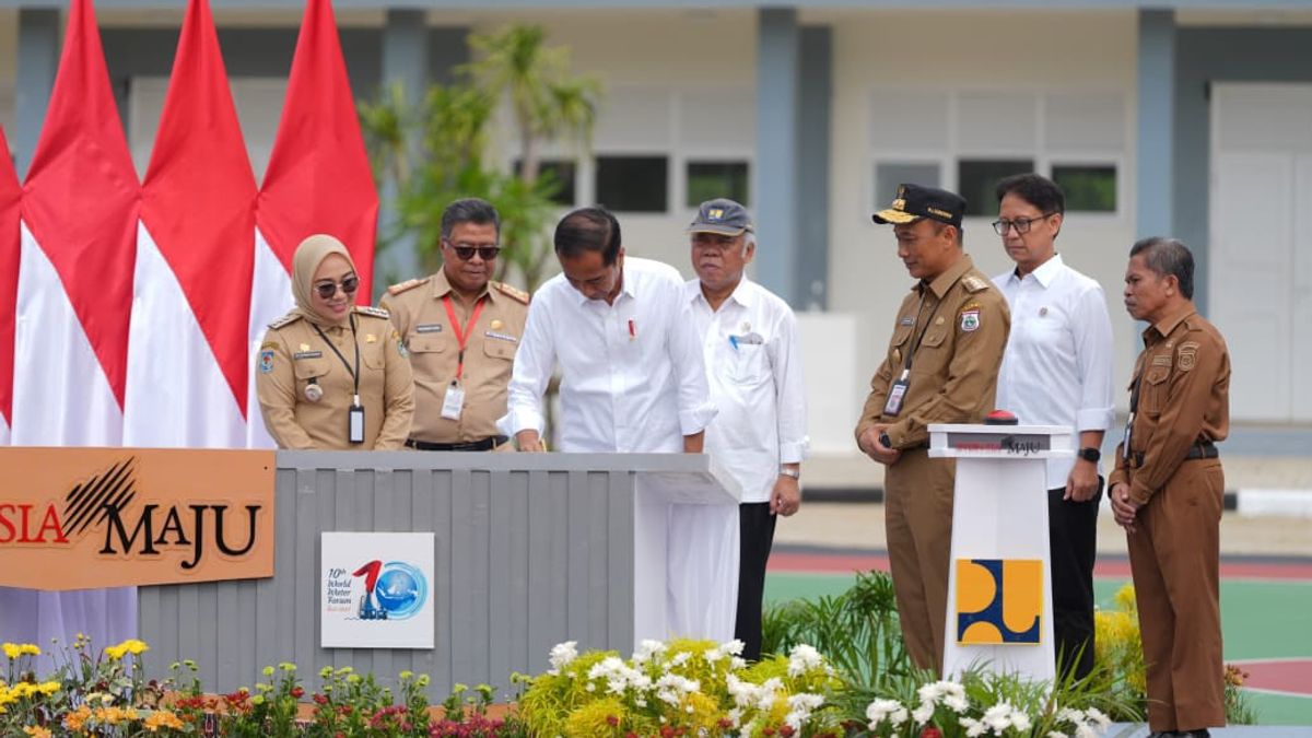 افتتح جوكوي إصلاح ثلاثة طرق في غرب سولاويزي بقيمة 81.8 مليار روبية إندونيسية