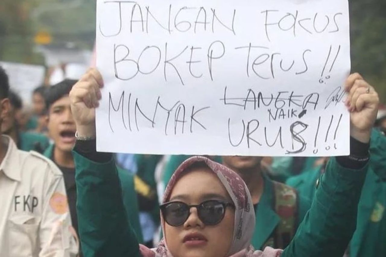 Oil porn in Jakarta
