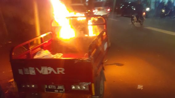 Due To Electric Short Circuit, Viar Motor Logistics Carrier Caught Fire