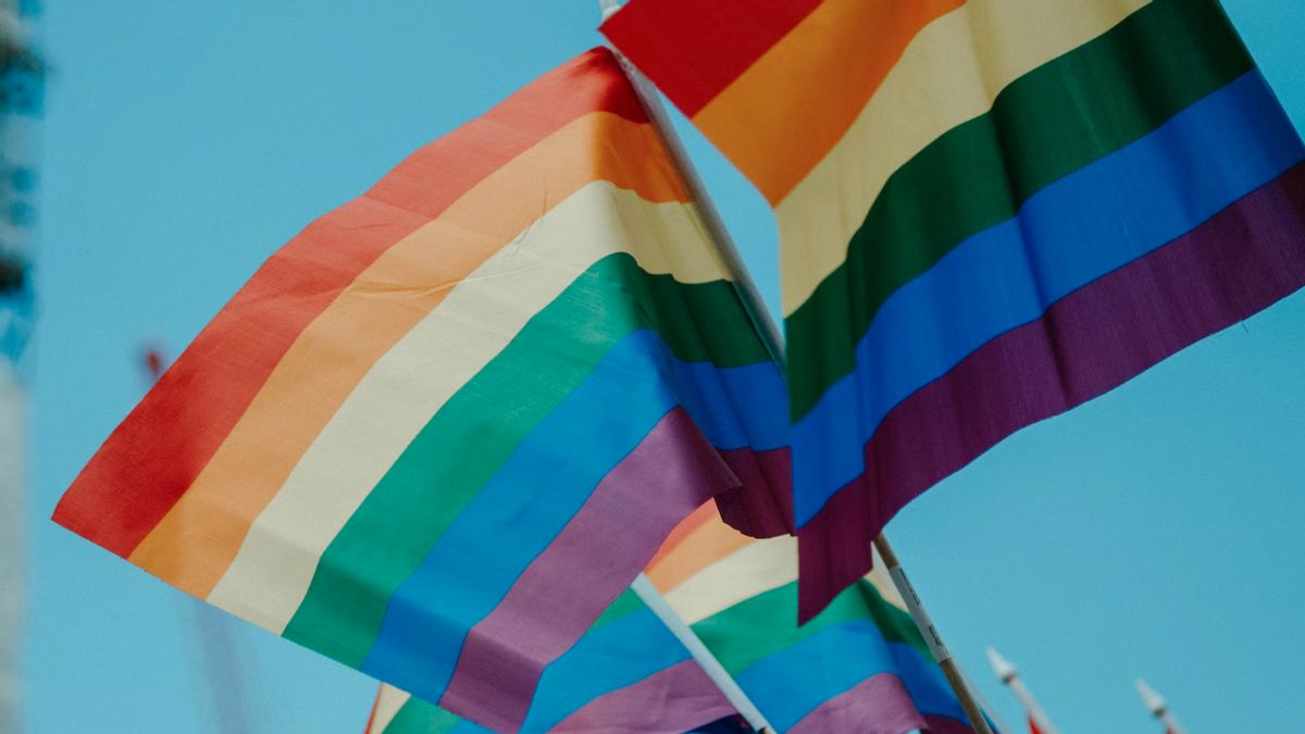 数百对同性伴侣在墨西哥城举行弥撒