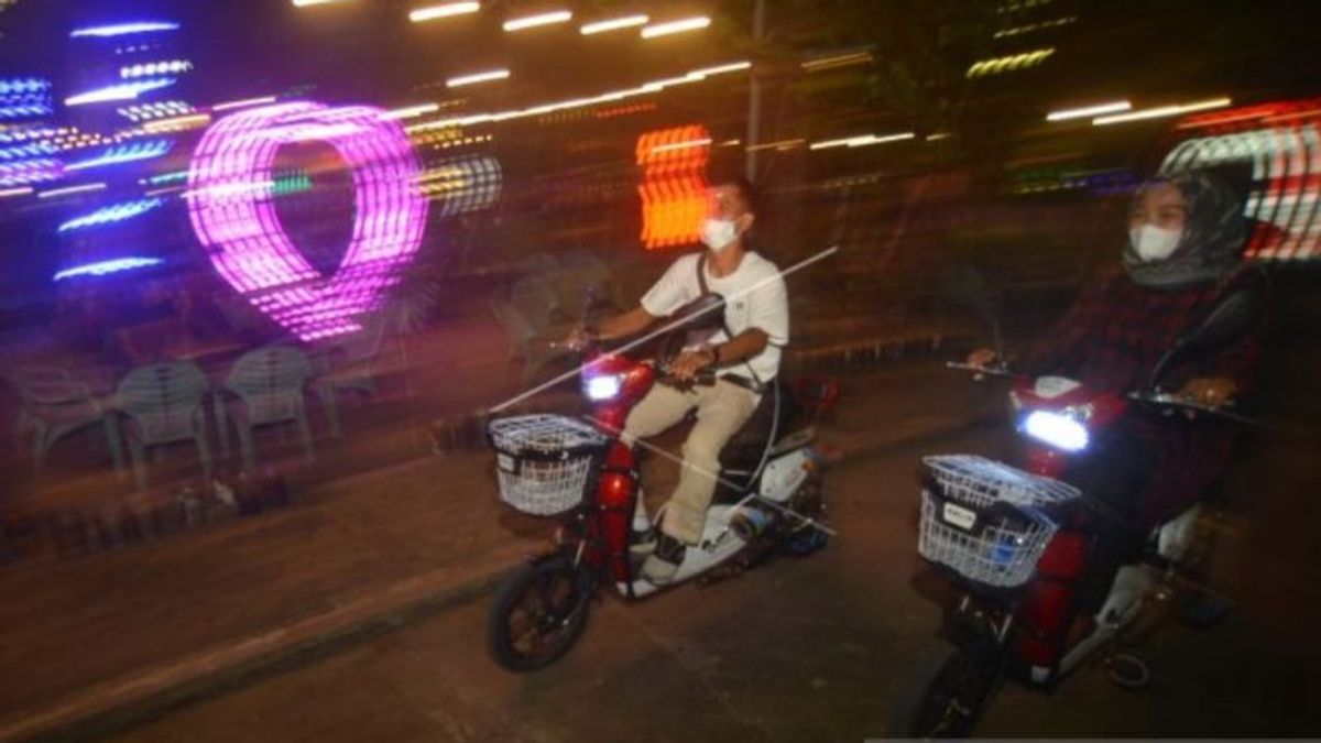 マカッサル警察は公道での電動自転車の使用を禁止