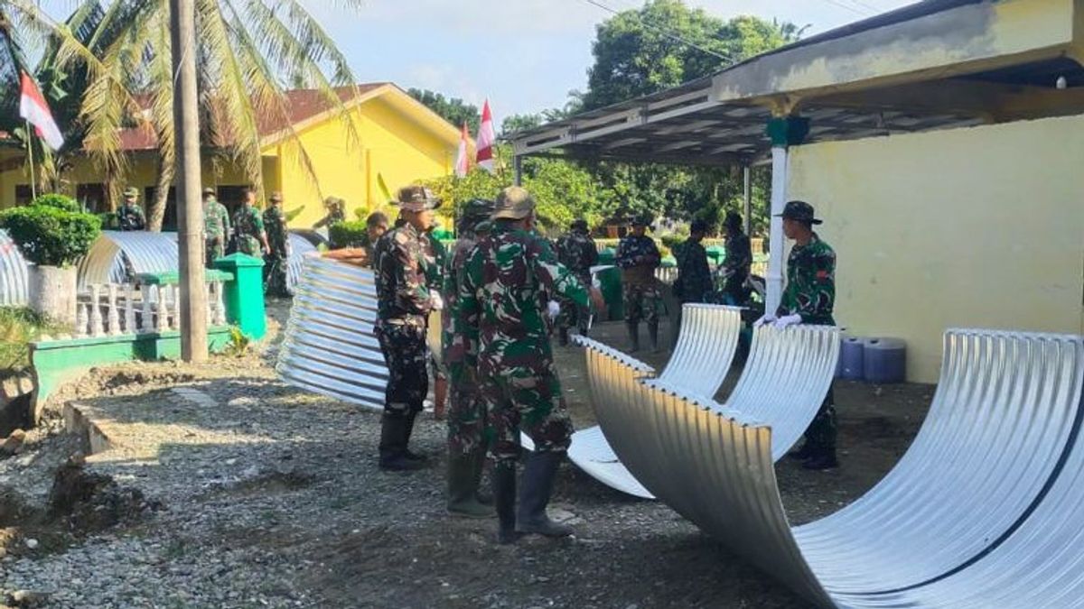 TNI AD construit un pont Aramco pour rétablir la route dans le nord de Sumatra