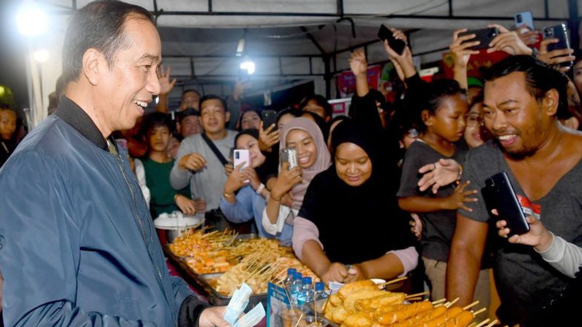La veille du Nouvel An 2024, le négociant Temulawak est heureux de sa transaction achetée par le président Jokowi
