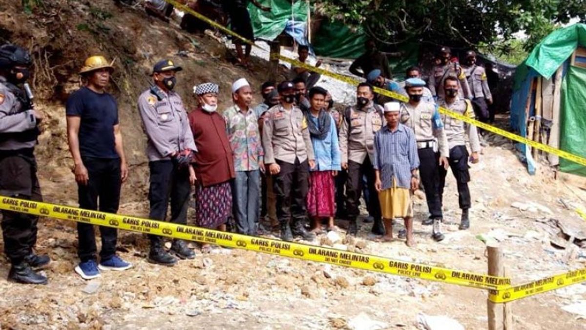 Triggering Conflict Between Citizens, Illegal Gold Mine In Sekotong, West Lombok, Sealed By The Police