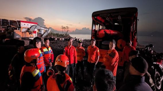 SAR Team Searches For Hanyut Toddler In Selokan After Rain In Manado