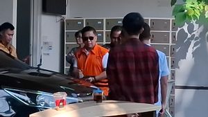 Usai Terima Amnesti dari Prabowo, Hasto Terlihat Keluar Rutan KPK tapi Berompi Oranye dan Diborgol