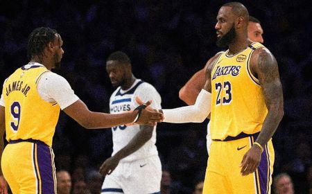 LeBron James Ukir Sejarah Main Bareng Anak di Laga NBA