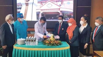 Gubernur Jatim Semangati Para Dokter dengan Kirim Tumpeng ke RS Sambut Hari Dokter