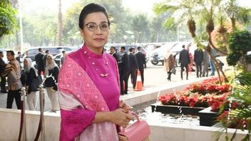 Coming To The 2024 MPR Annual Session, Sri Mulyani Wears Kebaya And Pink Bags