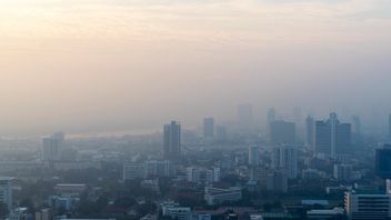 ne c'est pas seulement la fumée des voitures, mais aussi des exemples de pollution aérienne naturelle qui se produit autour de nous.