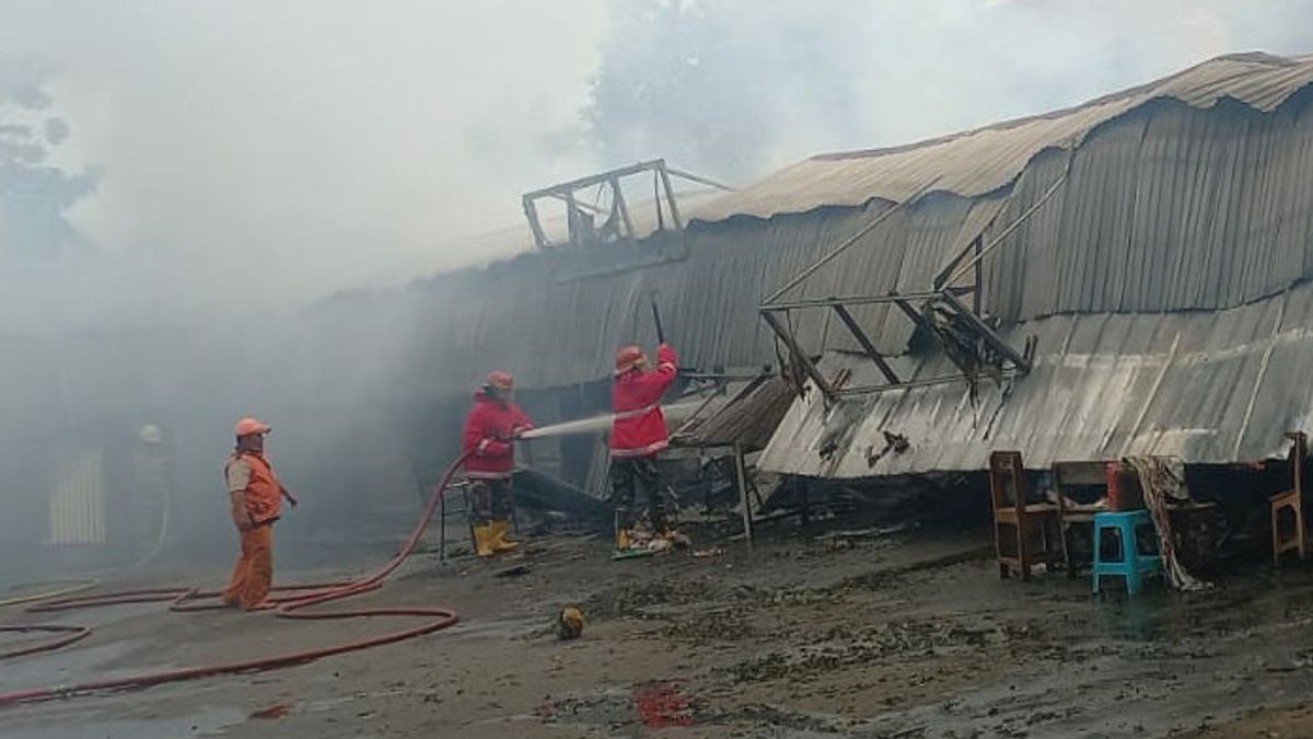 حريق في كشك بوسكوباو حليم بسبب انفجار أسطوانة غاز البترول المسال ، 1 سكان علامي بجروح مشتعلة