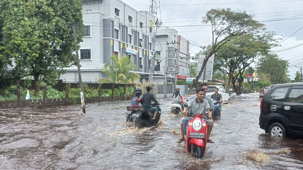 卡普阿斯河泛滥浸泡定居点，市长预测坤甸12月28日极端降雨高峰