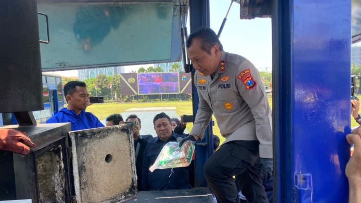 East Java Police Destroy Tens Of Thousands Of Evidence Of Drugs
