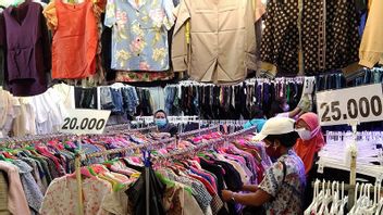 Trade Minister Zulhas To <i>Thrifting</i> Traders: Please Sell Until The Stock Sold Out