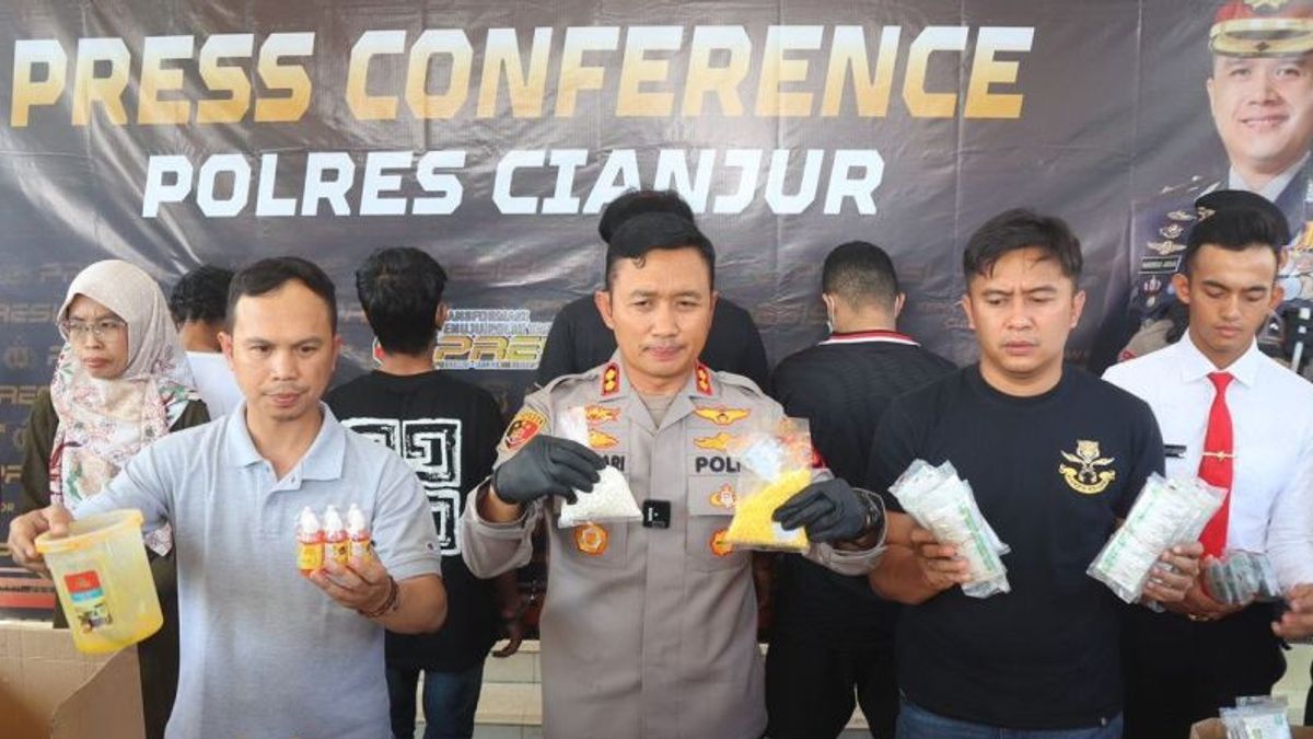 La police de Cianjur arrête quatre trafiquants de drogues illégales