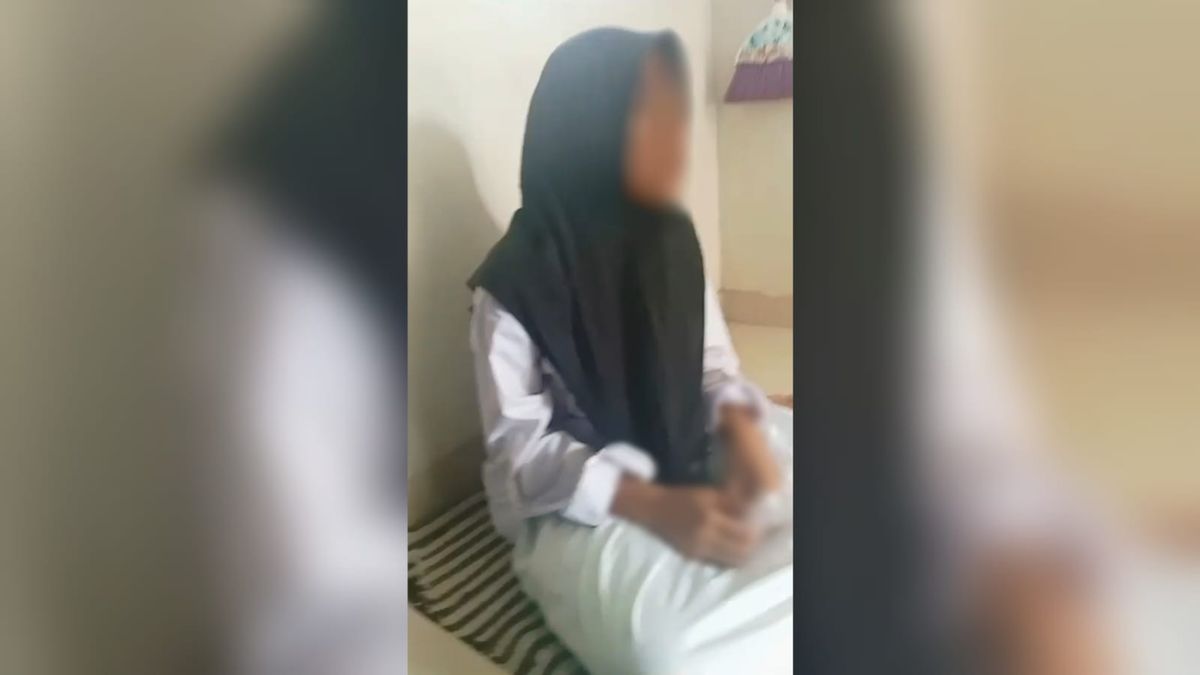 La mère de Kandung, victime d’abus sexuels à Ponpes Tangsel, admet que son enfant a été expulsé d’école après avoir fait un rapport de police