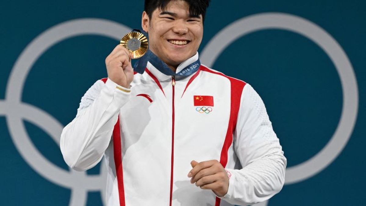 Liu Huanhua Between China Returns To Gold Mine From Weightlifting