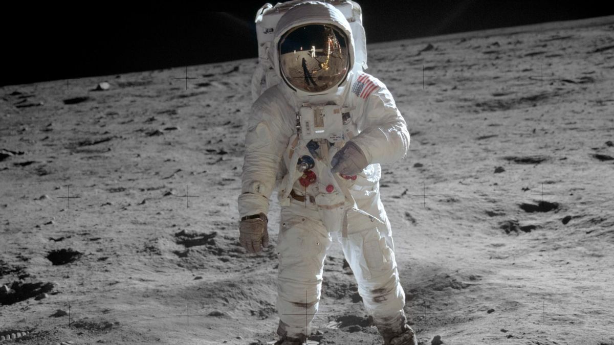 1958年7月29日，美国宇航局的成立和假登月阴谋论的阴影