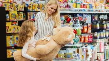 8 Tips Memilih Mainan yang Aman untuk Anak