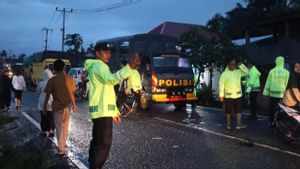 Ratusan Kendaraan Terjebak Banjir, Akses Jalan Nasional di Pasaman Barat Putus Total