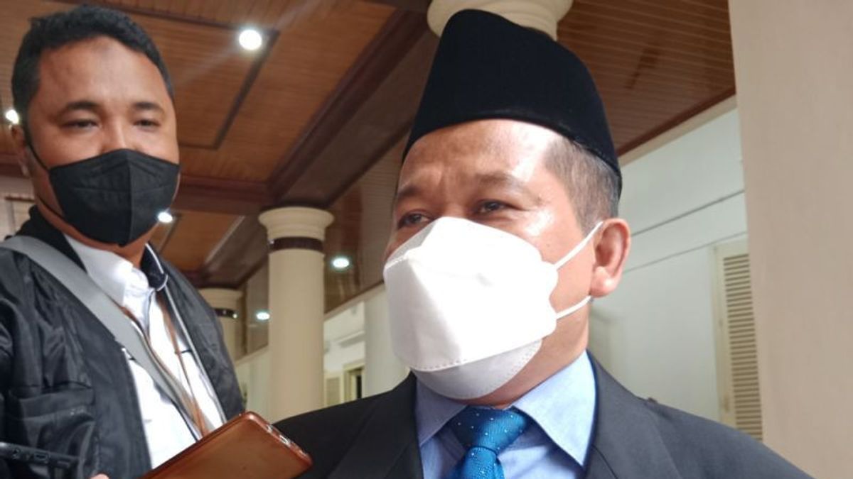 Disdikpora Yogyakarta在SMAN 1 Banguntapan发现违纪行为，出售带有头巾包装的制服