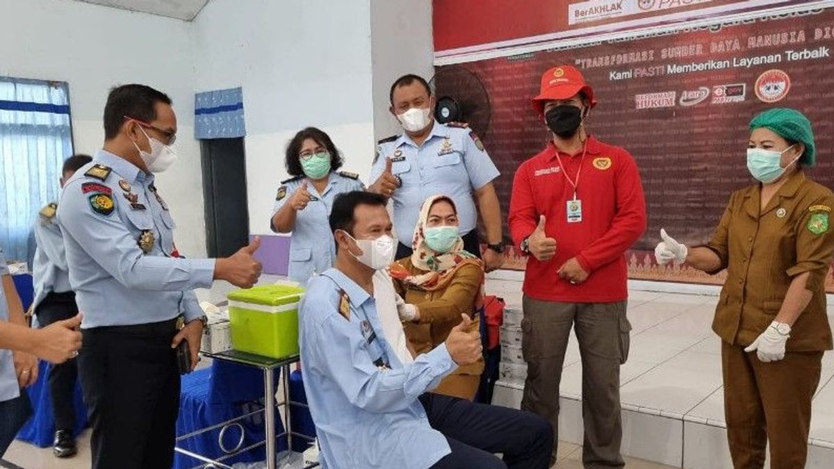 北スマトラ・ビンダ、メダンで第1級被拘禁者にワクチンを接種