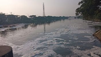 حكومة مقاطعة DKI عنوان محاكاة التغلب على الرغوة في BKT ، شبكة تركيب ، استخدام EM4 لتقسيم الرغوة العائمة