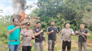 rame illégal de la mine d'or dans le sud de Solok, un délinquant s'est enfui