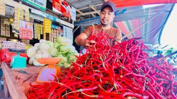 斋月前夕，Meulaboh Aceh Besar辣味母市场红辣椒的价格达到口袋，半透明的Rp50 Thousand / Kg