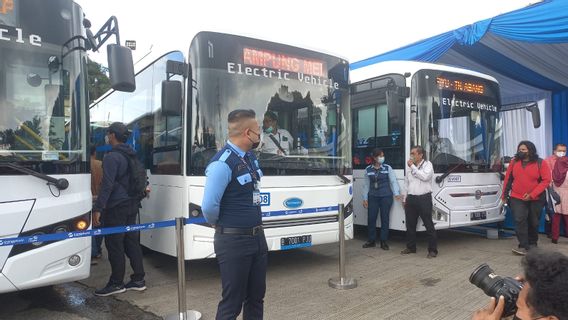 フォーミュラEレースの後、トランスジャカルタの電気バスが再びカンプン・メラユ-タナ・アバン・ルートで披露される。