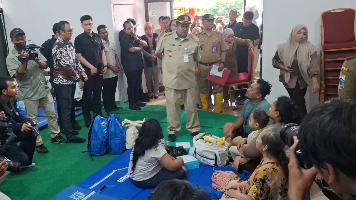 Temui Pengungsi, Rano Karno Ajak Warga Terdampak Banjir Pindah ke Rusun