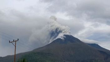 Erupsi Gunung Lewotobi Laki-laki NTT, 4 Kali Letuskan Abu Vulkanik Hari Ini