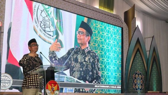 Mahfud MD Asks Ulama And Caretakers Of Islamic Boarding Schools In Madura To Maintain National Morals And The 2024 Election