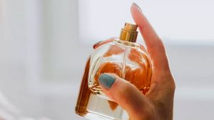 Kenapa Parfum yang Sama Bisa Punya Aroma Berbeda di Kulit Setiap Orang?