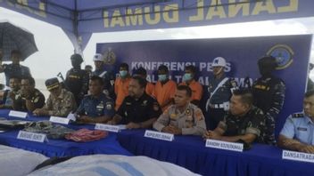 Lanal Dumai Holds Ships From Malaysia Charged With 700 Koli Of Used Clothes