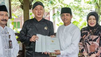 Following The Order Of Minister Hadi Tjahjanto, Deputy Minister Of ATR/BPN Leave A Certificate Of Sunan Kalijaga Heritage Land