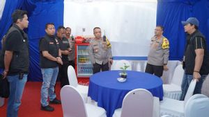 Polisi Lakukan Pengecekan Posyan Saat Hari Perayaan Natal Guna Pastikan Situasi Kondusif