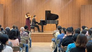 Violinis Muda Asal Surabaya Sukses Bawakan Karya Komponis Rusia
