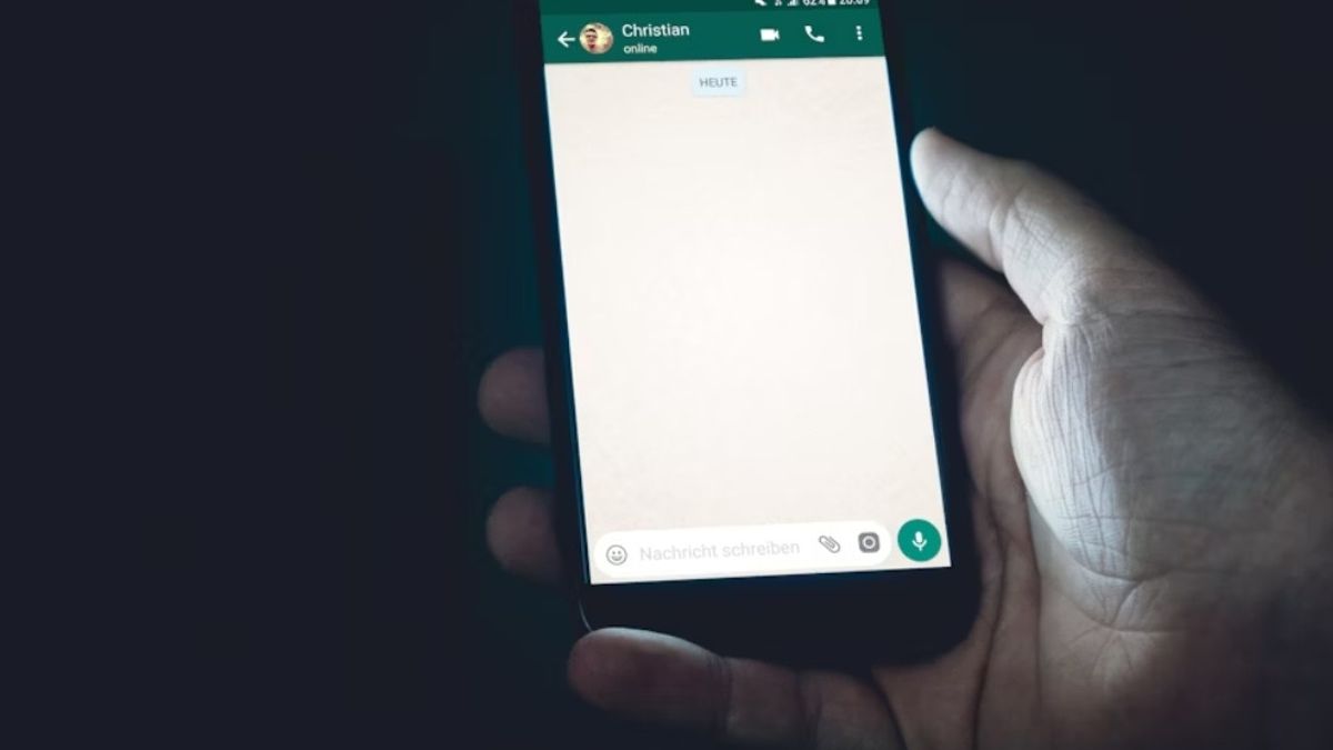 WhatsApp développe un bouton de partage de statut pour les contacts spécifiques