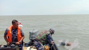 メランティ海域で燃えているボートの犠牲者1人が死亡しているのを発見