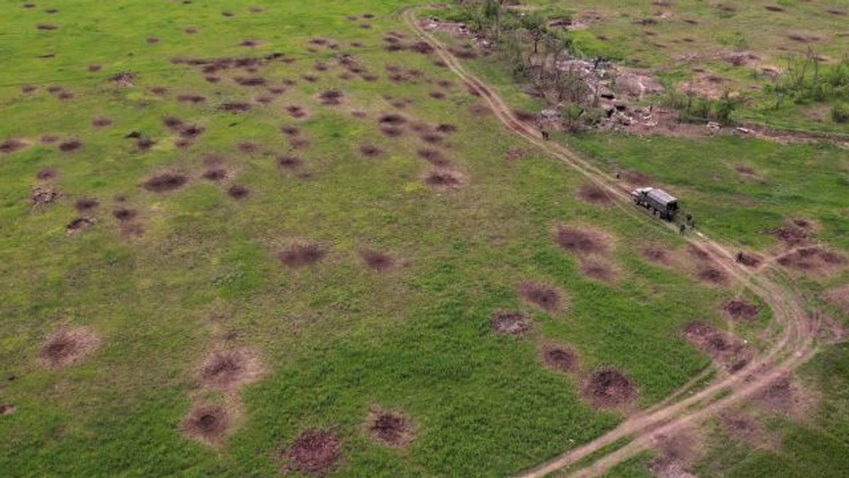 ロシアの戦車がキエフに入るのを防ぎ、ウクライナのダムが村を洪水に陥れるのを阻止