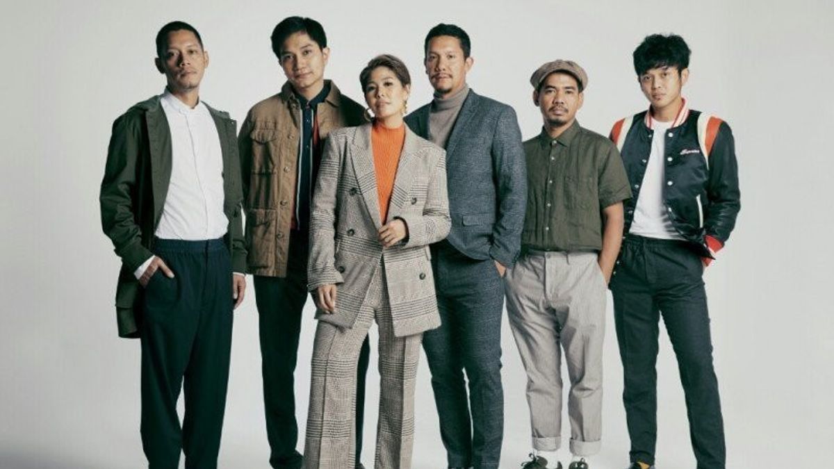 Maliq &D’Essentials Encourage Les Gens à Se Déplacer Dans Les Prestations Par Vos Bons Moyens