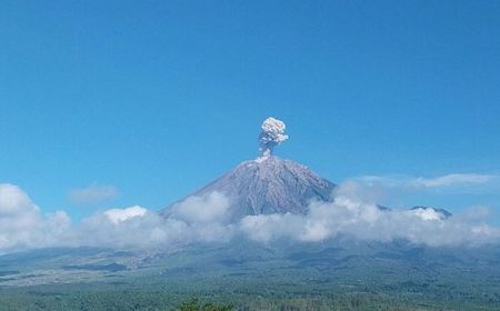 Gunung Semeru Erupsi 3 Kali dalam Waktu Tiga Jam