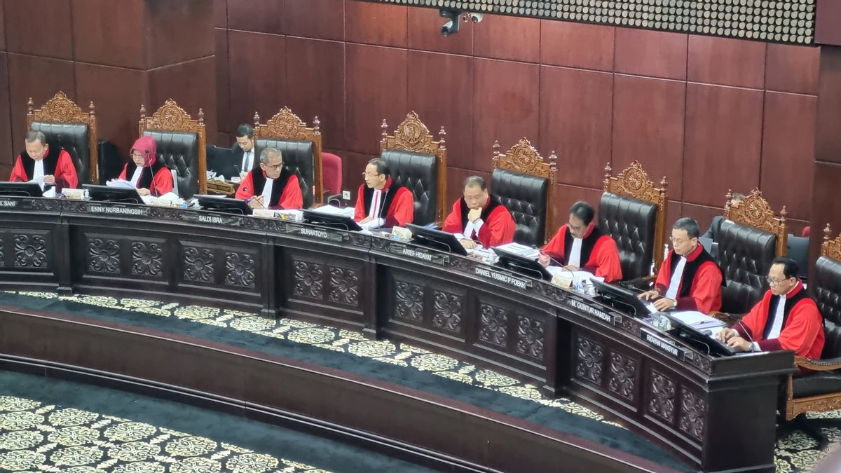 The Moment During The Constitutional Court Was Reprimanded By The KPU's Attorney As A Result Of Tanjung Hasyim Asy'ari